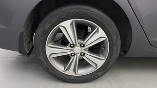 Used 2018 Hyundai Verna [2017-2020] 1.6 VTVT SX Petrol Manual tyres RIGHT REAR TYRE RIM VIEW
