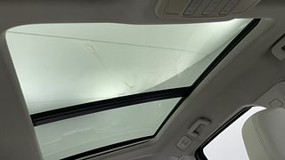 Used 2021 Tata Safari XZ Plus Diesel Manual top_features Sunroof