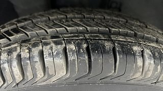 Used 2018 Renault Kwid Climber 1.0 Petrol+cng(Outside fitted) Petrol+cng Manual tyres RIGHT FRONT TYRE TREAD VIEW