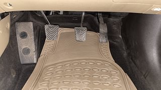 Used 2015 Hyundai Verna [2011-2015] Fluidic 1.6 VTVT SX Petrol Manual interior PEDALS VIEW