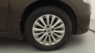 Used 2015 Maruti Suzuki Ciaz [2014-2017] ZXi Petrol Manual tyres RIGHT FRONT TYRE RIM VIEW