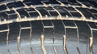 Used 2011 Maruti Suzuki Swift [2007-2011] VXi Petrol Manual tyres RIGHT REAR TYRE TREAD VIEW