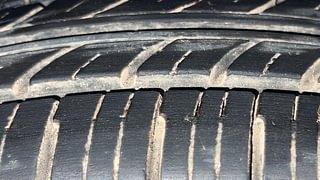 Used 2011 Maruti Suzuki Swift [2007-2011] VXi Petrol Manual tyres LEFT FRONT TYRE TREAD VIEW