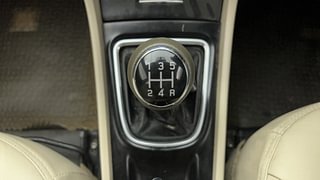 Used 2015 Maruti Suzuki Ciaz [2014-2017] ZXi Petrol Manual interior GEAR  KNOB VIEW