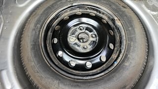 Used 2011 Maruti Suzuki Swift [2007-2011] VXi Petrol Manual tyres SPARE TYRE VIEW