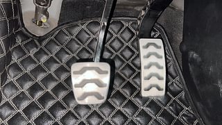 Used 2022 Kia Sonet GTX Plus 1.0 iMT Petrol Manual interior PEDALS VIEW