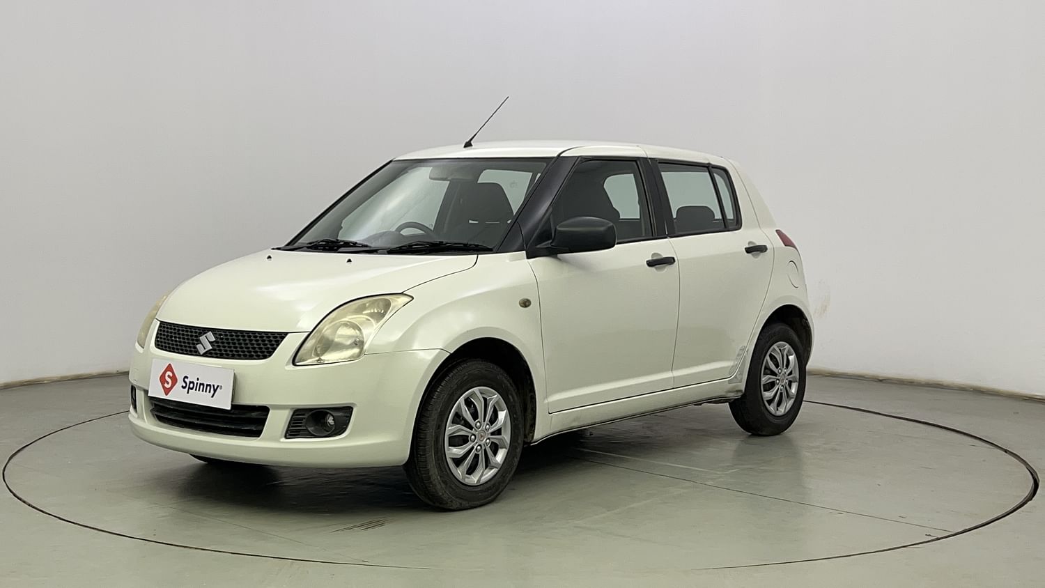LEFT FRONT CORNER VIEW