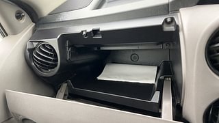 Used 2011 Toyota Etios [2010-2017] G Petrol Manual top_features Glove box cooling
