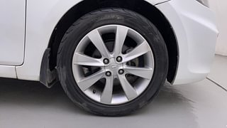 Used 2013 Hyundai Verna [2011-2015] Fluidic 1.6 CRDi SX Diesel Manual tyres RIGHT FRONT TYRE RIM VIEW
