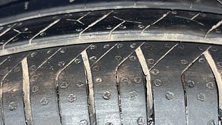 Used 2011 Maruti Suzuki Swift [2007-2011] VXi Petrol Manual tyres LEFT REAR TYRE TREAD VIEW
