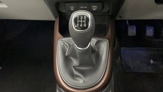 Used 2023 Hyundai Aura SX 1.2 CNG Petrol+cng Manual interior GEAR  KNOB VIEW