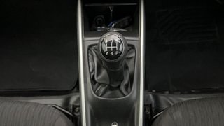 Used 2016 Maruti Suzuki Baleno [2015-2019] Zeta Petrol Petrol Manual interior GEAR  KNOB VIEW