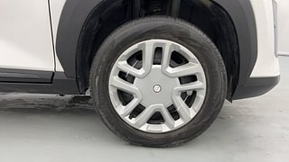 Used 2022 Nissan Magnite XL Petrol Manual tyres RIGHT FRONT TYRE RIM VIEW