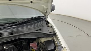 Used 2011 Maruti Suzuki Swift [2007-2011] VXi Petrol Manual engine ENGINE LEFT SIDE HINGE & APRON VIEW