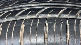 Used 2011 Maruti Suzuki Swift [2007-2011] VXi Petrol Manual tyres RIGHT FRONT TYRE TREAD VIEW