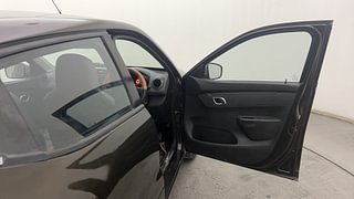 Used 2019 Renault Kwid [2015-2019] 1.0 RXT Opt Petrol Manual interior RIGHT FRONT DOOR OPEN VIEW
