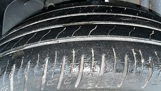 Used 2017 Renault Duster [2017-2020] RXS CVT Petrol Petrol Automatic tyres RIGHT REAR TYRE TREAD VIEW