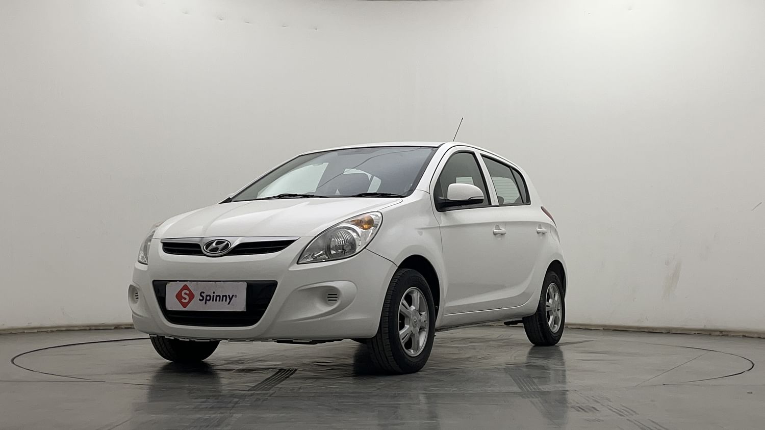 LEFT FRONT CORNER VIEW