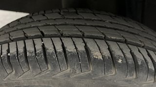 Used 2019 Renault Kwid [2015-2019] 1.0 RXT Opt Petrol Manual tyres RIGHT REAR TYRE TREAD VIEW