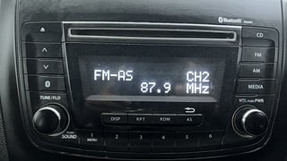 Used 2019 Maruti Suzuki Swift [2017-2021] VXi Petrol Manual top_features Integrated (in-dash) music system