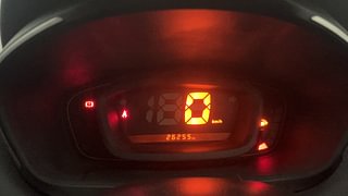 Used 2019 Renault Kwid [2015-2019] 1.0 RXT Opt Petrol Manual interior CLUSTERMETER VIEW