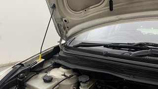 Used 2011 Hyundai i20 [2008-2012] Sportz 1.2 Petrol Manual engine ENGINE RIGHT SIDE HINGE & APRON VIEW