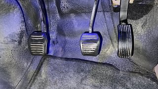 Used 2019 Mahindra TUV300 [2015-2020] T8 mHAWK100 Dual Tone Diesel Manual interior PEDALS VIEW