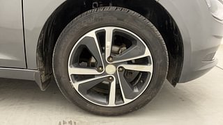 Used 2022 Tata Altroz XZ 1.2 Petrol Manual tyres RIGHT FRONT TYRE RIM VIEW