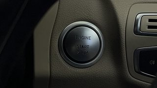 Used 2017 Mercedes-Benz C-Class [2014-2018] C200 Avantgrade Edition Petrol Automatic top_features Keyless start