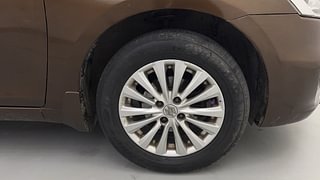 Used 2015 Maruti Suzuki Ciaz [2014-2017] ZXi AT Petrol Automatic tyres RIGHT FRONT TYRE RIM VIEW