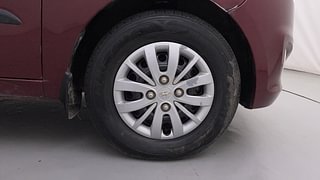 Used 2015 hyundai i10 Sportz 1.1 Petrol Petrol Manual tyres RIGHT FRONT TYRE RIM VIEW