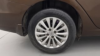Used 2015 Maruti Suzuki Ciaz [2014-2017] ZXi AT Petrol Automatic tyres RIGHT REAR TYRE RIM VIEW