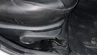 Used 2015 Hyundai Xcent [2014-2017] S Petrol Petrol Manual top_features Driver height adjustable seat