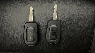 Used 2019 Renault Kwid [2015-2019] 1.0 RXT Opt Petrol Manual extra CAR KEY VIEW