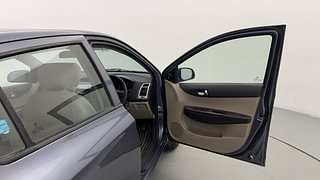 Used 2011 Hyundai i20 [2008-2012] Magna 1.2 Petrol Manual interior RIGHT FRONT DOOR OPEN VIEW