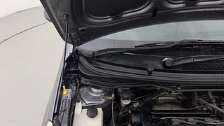 Used 2011 Hyundai i20 [2008-2012] Magna 1.2 Petrol Manual engine ENGINE RIGHT SIDE HINGE & APRON VIEW