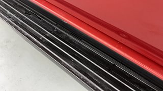 Used 2019 Mahindra TUV300 [2015-2020] T8 mHAWK100 Dual Tone Diesel Manual dents MINOR SCRATCH