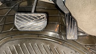Used 2015 Maruti Suzuki Ciaz [2014-2017] ZXi AT Petrol Automatic interior PEDALS VIEW