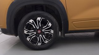 Used 2023 Renault Kiger RXZ Turbo CVT Dual Tone Petrol Automatic tyres LEFT FRONT TYRE RIM VIEW