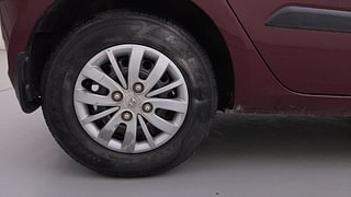 Used 2015 hyundai i10 Sportz 1.1 Petrol Petrol Manual tyres RIGHT REAR TYRE RIM VIEW