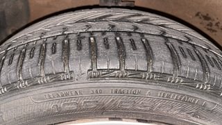 Used 2014 Hyundai Grand i10 [2013-2017] Sportz AT 1.2 Kappa VTVT Petrol Automatic tyres LEFT FRONT TYRE TREAD VIEW