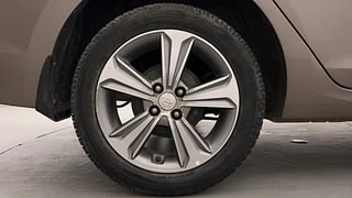Used 2018 Hyundai Verna [2017-2020] 1.6 VTVT SX Petrol Manual tyres RIGHT REAR TYRE RIM VIEW