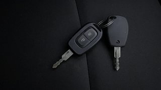 Used 2022 Renault Kwid 1.0 RXT AMT SCE Petrol Automatic extra CAR KEY VIEW