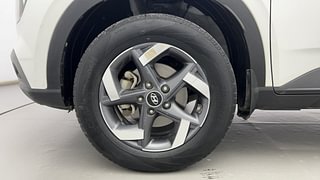 Used 2022 Hyundai Venue [2019-2022] SX Plus 1.0 Turbo DCT Petrol Automatic tyres LEFT FRONT TYRE RIM VIEW