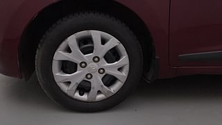 Used 2014 Hyundai Grand i10 [2013-2017] Sportz AT 1.2 Kappa VTVT Petrol Automatic tyres LEFT FRONT TYRE RIM VIEW