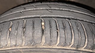 Used 2022 Renault Triber RXZ AMT Petrol Automatic tyres RIGHT FRONT TYRE TREAD VIEW