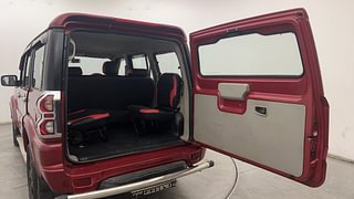 Used 2018 Mahindra Scorpio [2017-2020] S5 Diesel Manual interior DICKY DOOR OPEN VIEW