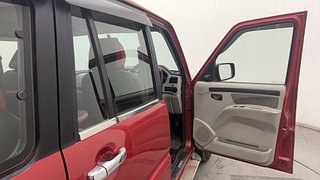 Used 2018 Mahindra Scorpio [2017-2020] S5 Diesel Manual interior RIGHT FRONT DOOR OPEN VIEW