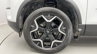 Used 2024 Tata Safari ACCOMPLISHED PLUS 7S DUAL TONE AT Diesel Automatic tyres LEFT FRONT TYRE RIM VIEW