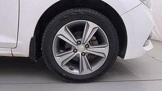 Used 2017 Hyundai Verna [2017-2020] 1.6 VTVT SX (O) AT Petrol Automatic tyres RIGHT FRONT TYRE RIM VIEW